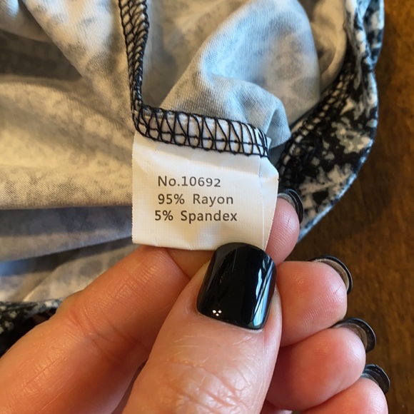 Flowy Snakeskin print tank~ - Picture 12 of 12